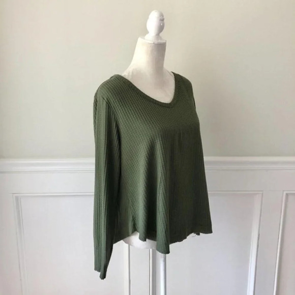 Xhilaration Green Ribbed Tulip Back V Neck Top L - Picture 2 of 4
